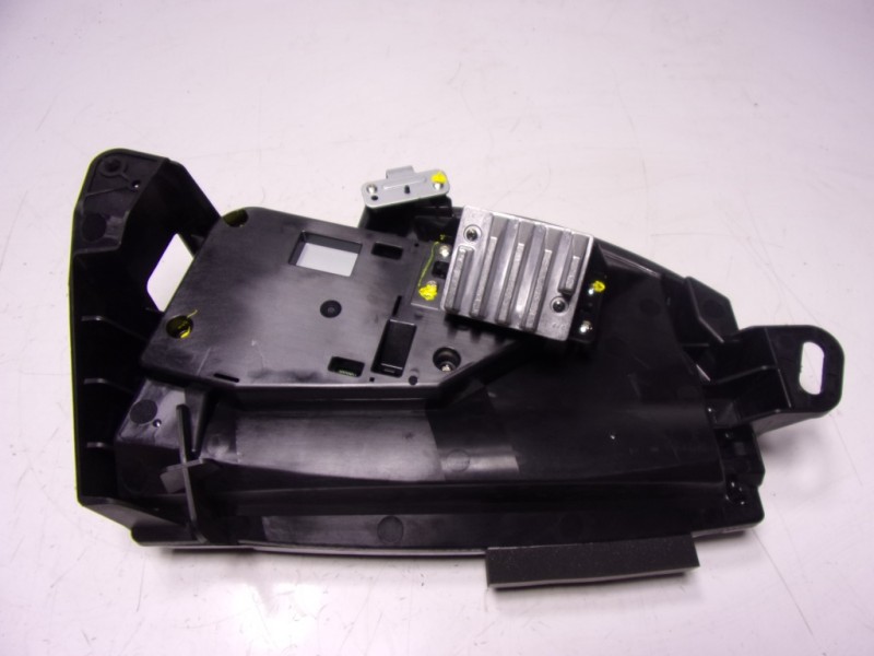 Recambio de cuadro instrumentos para toyota yaris 1.5 vvti hev referencia OEM IAM  83108K0010 