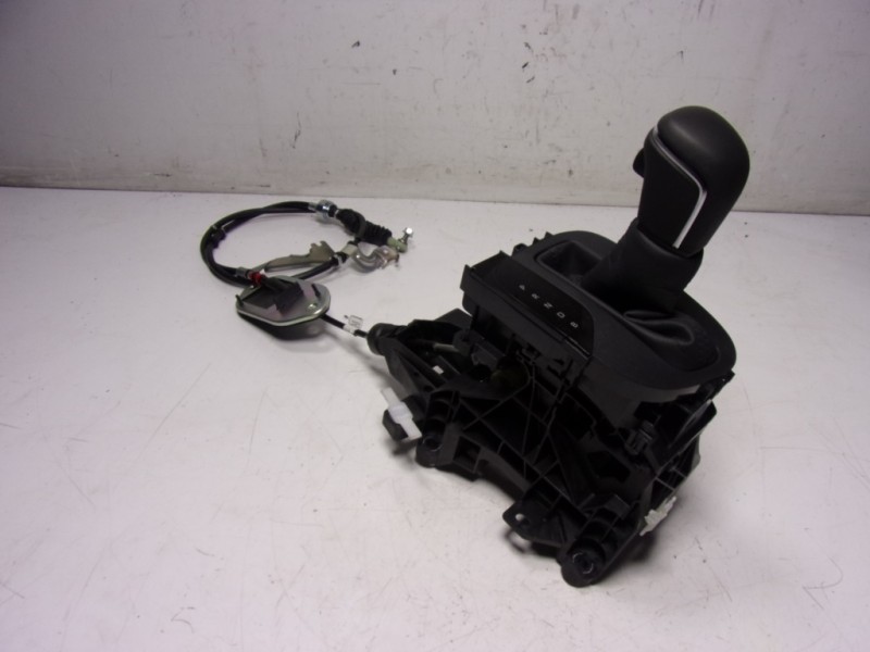 Recambio de palanca cambio para toyota yaris 1.5 vvti hev referencia OEM IAM   