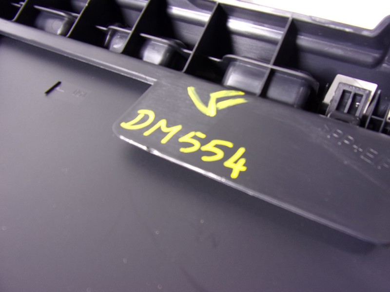 Recambio de guantera para toyota yaris 1.5 vvti hev referencia OEM IAM   