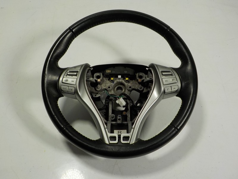 Recambio de volante para nissan x-trail (t32) acenta referencia OEM IAM 484304CB4A  