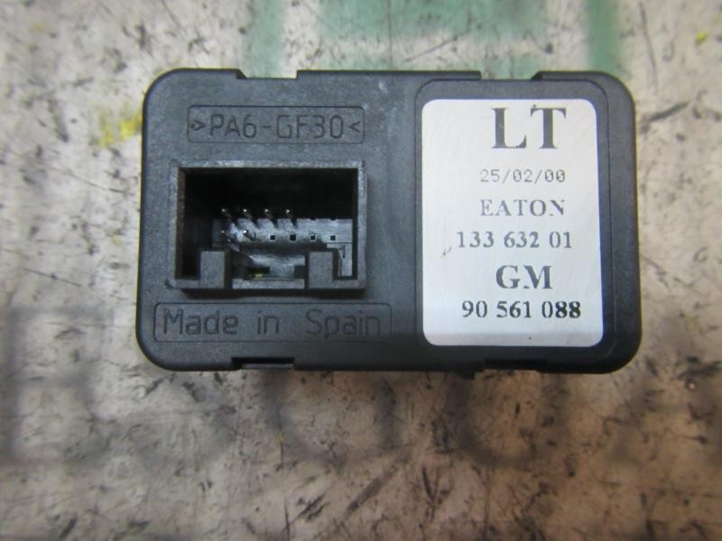 Recambio de mando elevalunas delantero izquierdo para opel astra g berlina 1.8 16v cat referencia OEM IAM   