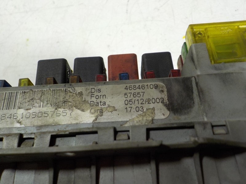Recambio de caja reles / fusibles para fiat stilo (192) 1.9 jtd cat referencia OEM IAM  46846109 