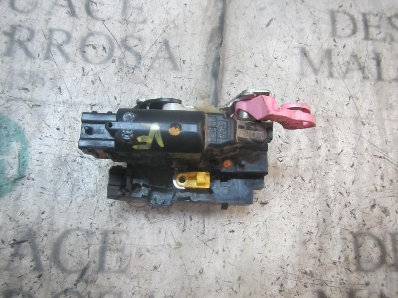 Recambio de cerradura puerta trasera izquierda para dacia duster adventure referencia OEM IAM 825031894R  