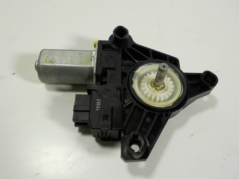 Recambio de motor elevalunas trasero izquierdo para mercedes-benz clase a (w176) 1.8 cdi cat referencia OEM IAM A2469063100 9687
