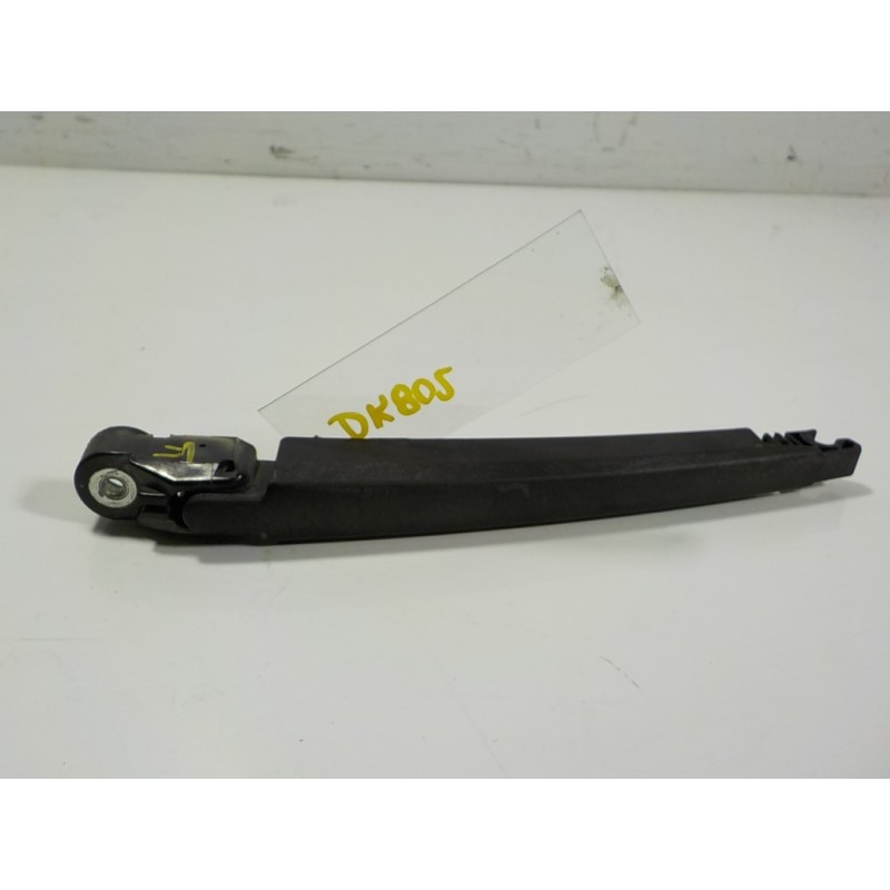 Recambio de brazo limpia trasero para hyundai tucson tecno safe 2wd bluedrive referencia OEM IAM 988152J000  