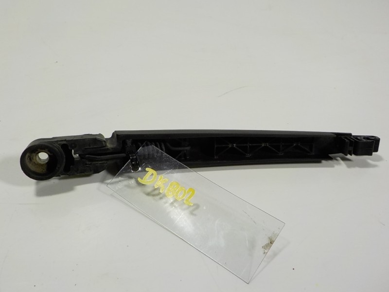 Recambio de brazo limpia trasero para hyundai tucson tecno safe 2wd bluedrive referencia OEM IAM 988152J000  