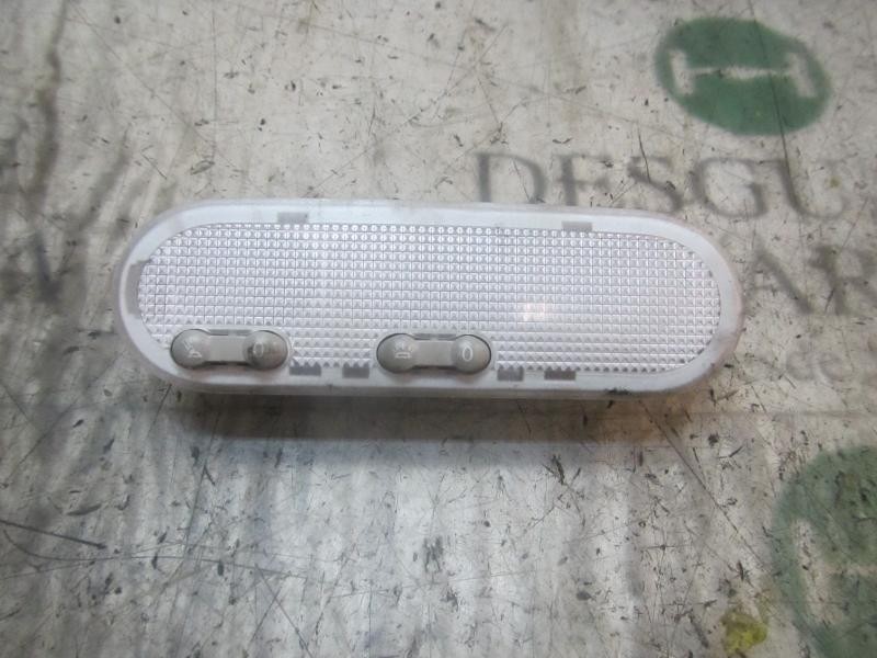 Recambio de piloto interior para dacia duster adventure referencia OEM IAM 8200073231  