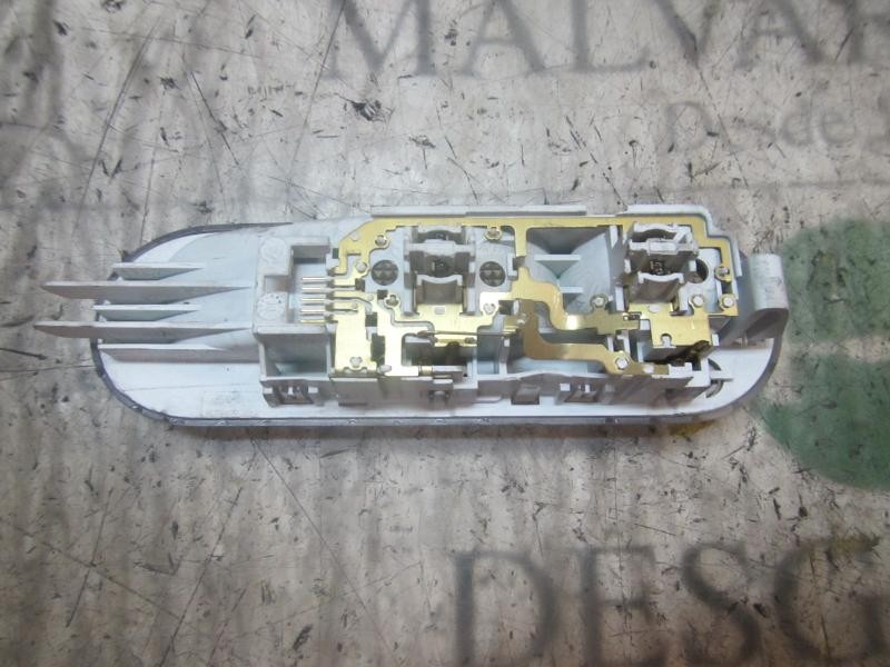 Recambio de piloto interior para dacia duster adventure referencia OEM IAM 8200073231  