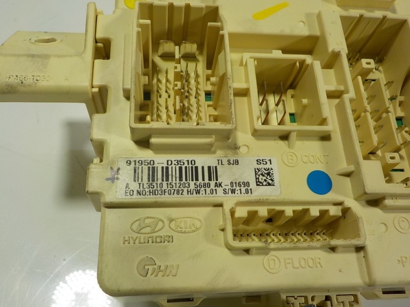 Recambio de caja reles / fusibles para hyundai tucson tecno safe 2wd bluedrive referencia OEM IAM 91950D3510 91950D3510 