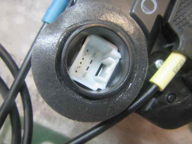 Recambio de cerradura puerta trasera izquierda para toyota rav 4 referencia OEM IAM 6906033120  