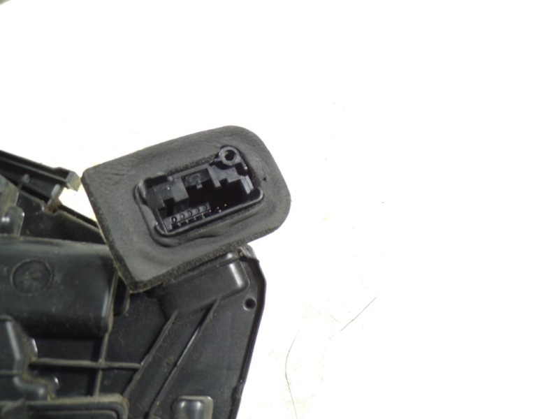 Recambio de cerradura puerta trasera derecha para skoda fabia combi 1.2 tsi referencia OEM IAM 5G4839016D 6V0839016 