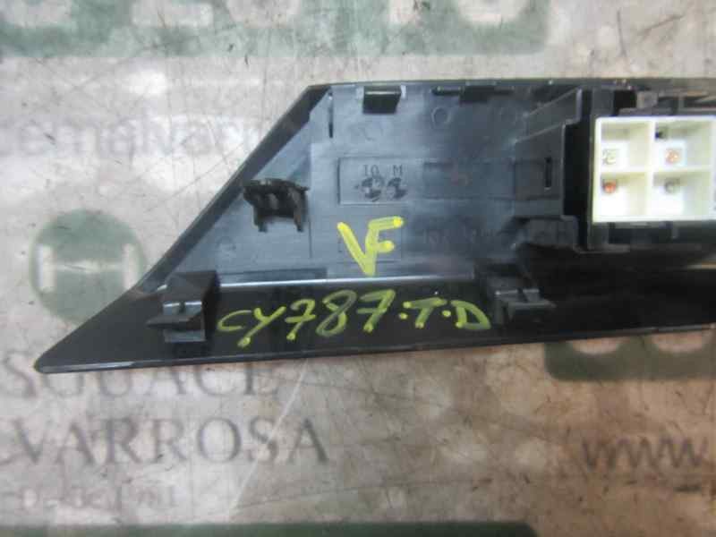 Recambio de mando elevalunas trasero derecho para toyota rav 4 referencia OEM IAM 8481052030  