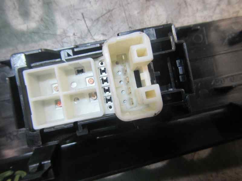 Recambio de mando elevalunas trasero derecho para toyota rav 4 referencia OEM IAM 8481052030  