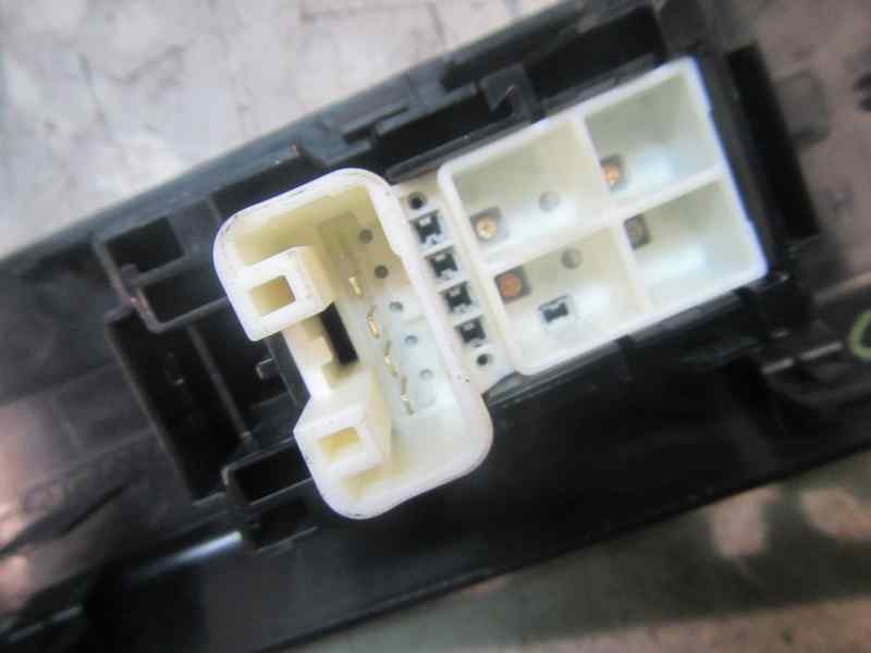 Recambio de mando elevalunas trasero izquierdo para toyota rav 4 referencia OEM IAM 8481052030  