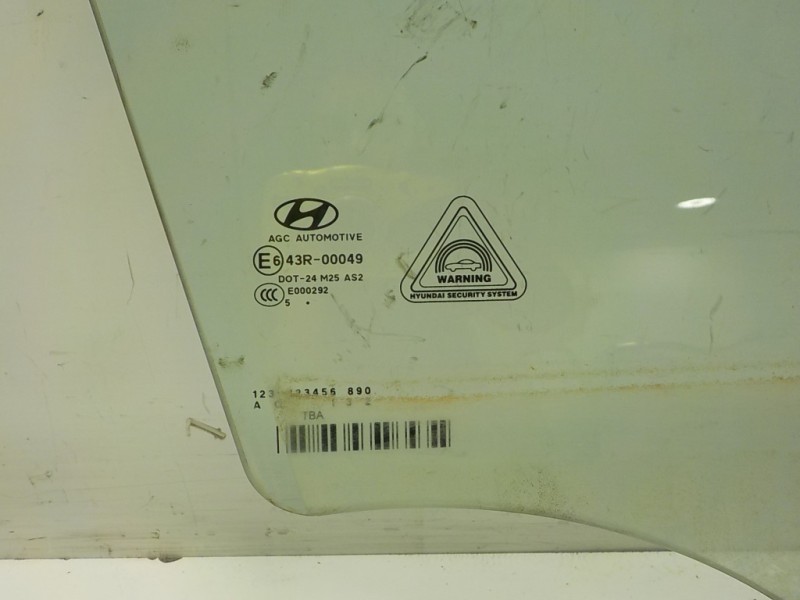 Recambio de cristal puerta delantero derecho para hyundai tucson tecno safe 2wd bluedrive referencia OEM IAM 82420D7020  