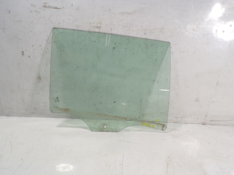 Recambio de cristal puerta trasero derecho para skoda fabia combi 1.2 tsi referencia OEM IAM 6V9845206A  