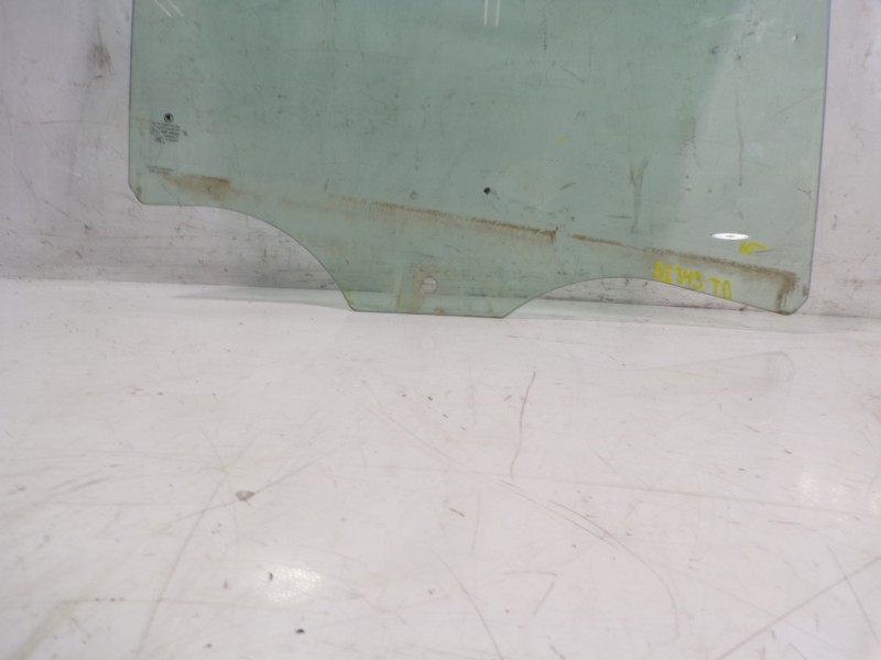 Recambio de cristal puerta trasero derecho para skoda fabia combi 1.2 tsi referencia OEM IAM 6V9845206A  