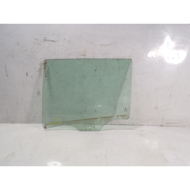 Recambio de cristal puerta trasero izquierdo para skoda fabia combi 1.2 tsi referencia OEM IAM 6V9845205A  