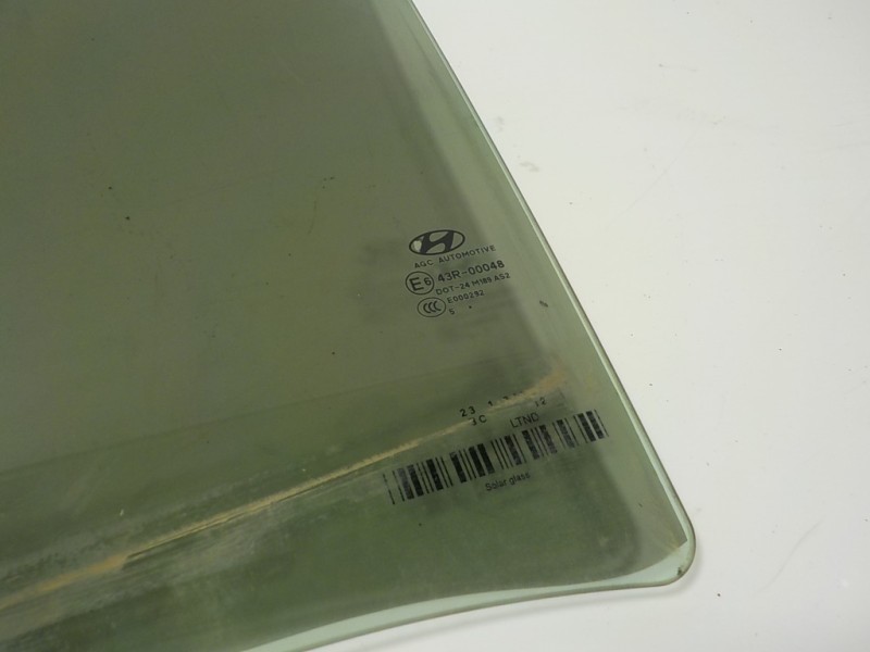 Recambio de cristal puerta trasero izquierdo para hyundai tucson tecno safe 2wd bluedrive referencia OEM IAM 83410D7000  