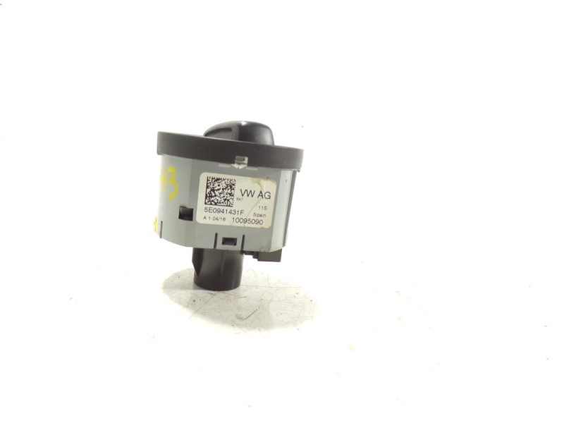 Recambio de mando luces para skoda fabia combi 1.2 tsi referencia OEM IAM 5E0941431FWHI 5E0941431F 10095090
