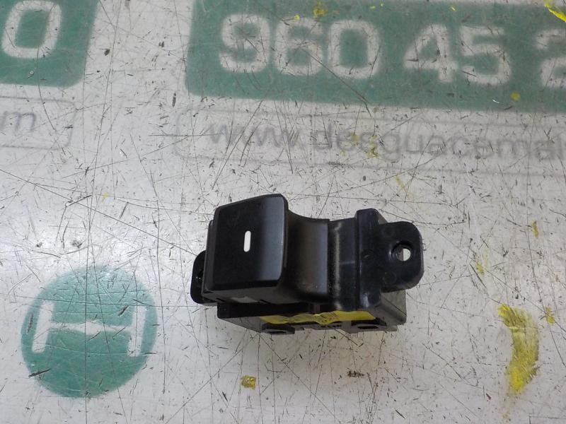 Recambio de mando elevalunas trasero derecho para hyundai i20 klass referencia OEM IAM 93580C70204X 93580C7020 
