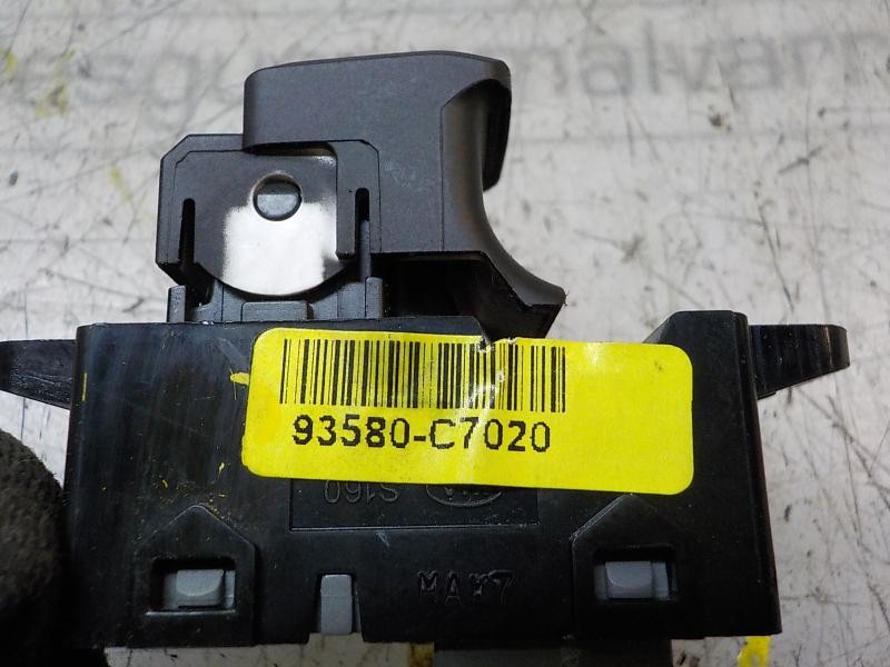 Recambio de mando elevalunas trasero derecho para hyundai i20 klass referencia OEM IAM 93580C70204X 93580C7020 