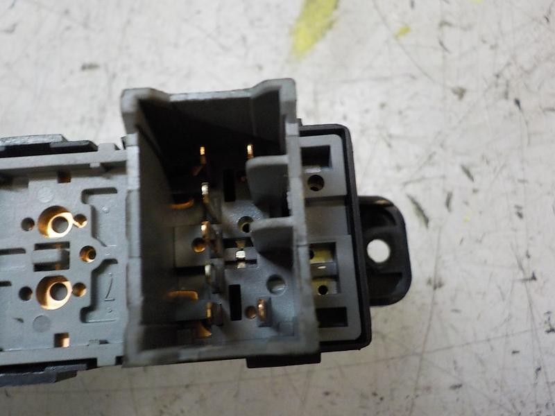 Recambio de mando elevalunas trasero derecho para hyundai i20 klass referencia OEM IAM 93580C70204X 93580C7020 