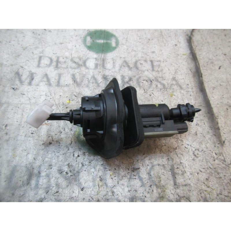 Recambio de bomba embrague para ford focus lim. (cb8) 1.6 tdci cat referencia OEM IAM 1863548  