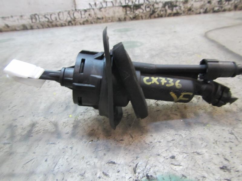Recambio de bomba embrague para ford focus lim. (cb8) 1.6 tdci cat referencia OEM IAM 1863548  