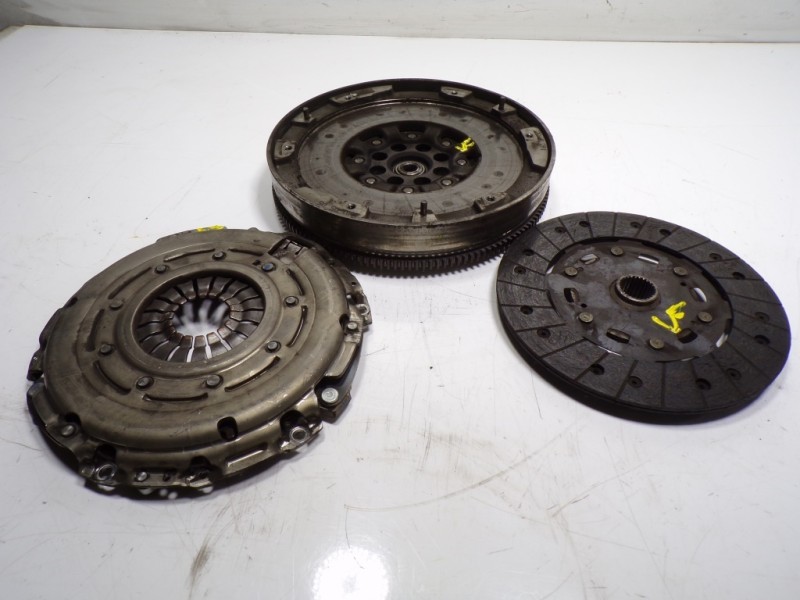 Recambio de kit embrague para mercedes-benz clase c (w204) coupe 1.6 cat referencia OEM IAM A0252509301 A0252509301 