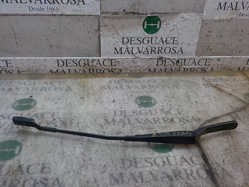 Recambio de brazo limpia delantero derecho para peugeot 308 sport referencia OEM IAM   