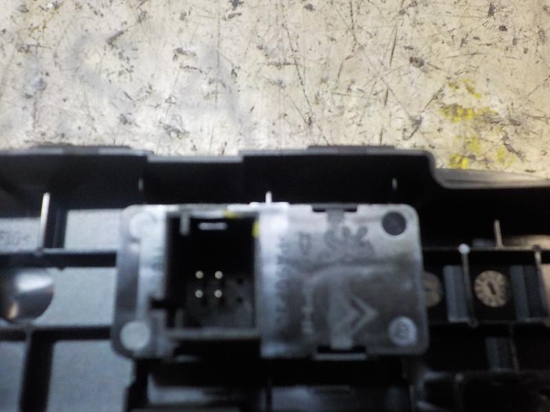 Recambio de mando elevalunas delantero derecho para peugeot 308 sport referencia OEM IAM   