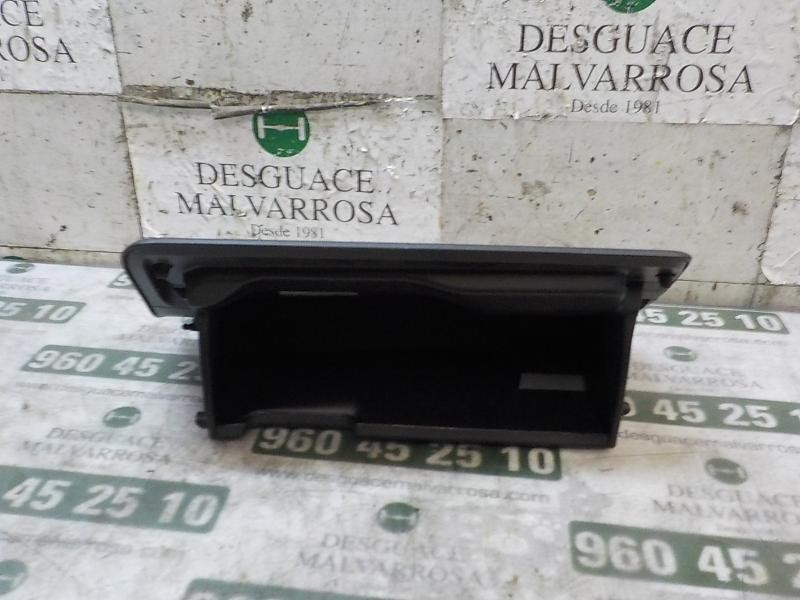 Recambio de guantera para toyota yaris 1.0 cat referencia OEM IAM 555500D171C1  
