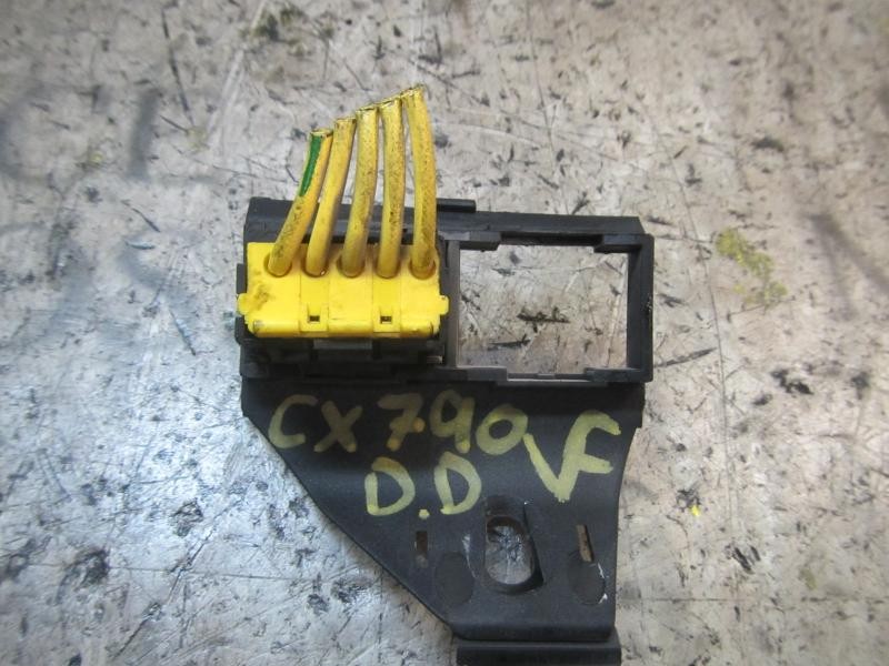 Recambio de mando elevalunas delantero derecho para citroën xantia berlina 1.9 turbodiesel referencia OEM IAM   