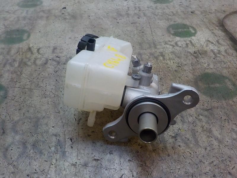 Recambio de bomba freno para dacia sandero 0.9 tce cat referencia OEM IAM 460111938R  