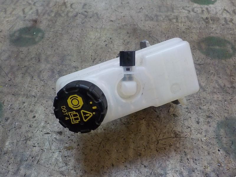 Recambio de bomba freno para dacia sandero 0.9 tce cat referencia OEM IAM 460111938R  