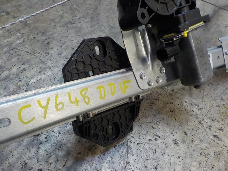 Recambio de elevalunas delantero derecho para dacia sandero 0.9 tce cat referencia OEM IAM 807209299R  