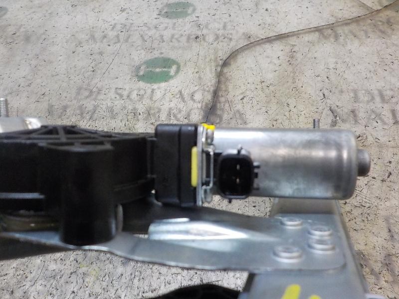 Recambio de elevalunas delantero derecho para dacia sandero 0.9 tce cat referencia OEM IAM 807209299R  