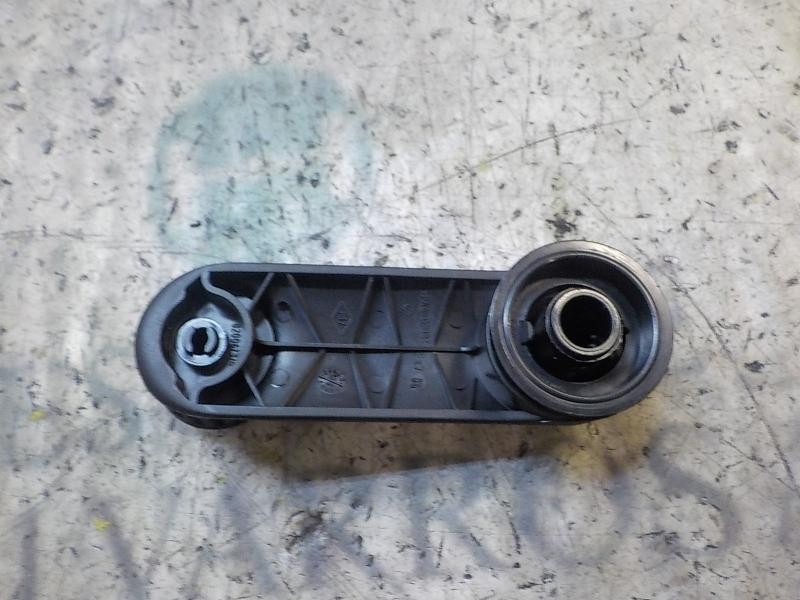 Recambio de maneta elevalunas trasera derecha para dacia sandero 0.9 tce cat referencia OEM IAM 8200673745  