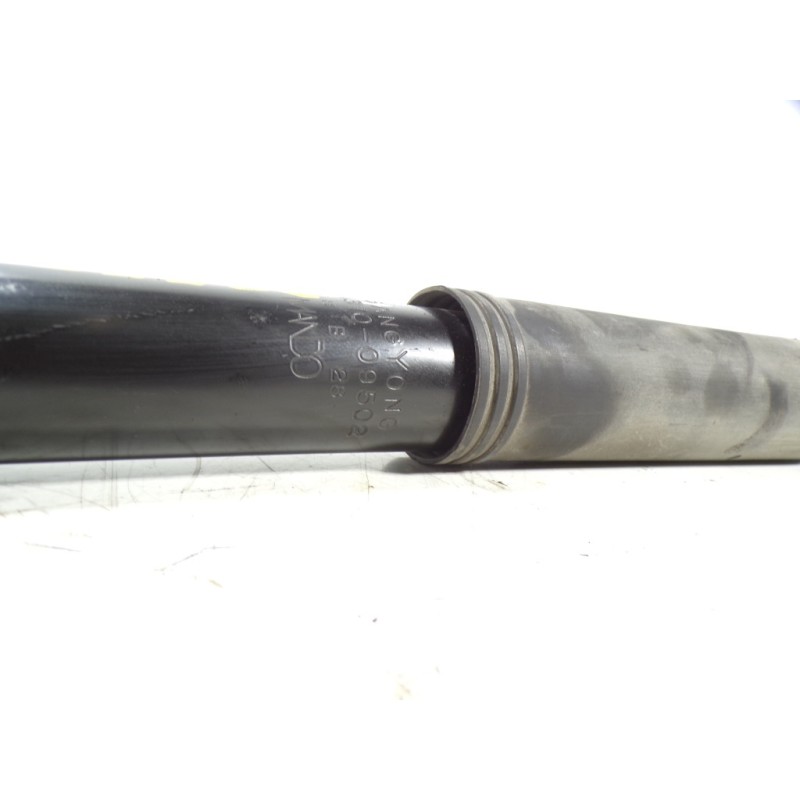 Recambio de amortiguador trasero derecho para ssangyong actyon 2.0 td cat referencia OEM IAM 4530109505 4531009502 