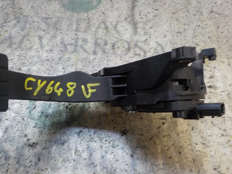 Recambio de potenciometro pedal para dacia sandero 0.9 tce cat referencia OEM IAM 180022703R 180022703R 