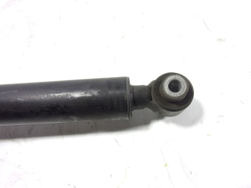 Recambio de amortiguador trasero izquierdo para infiniti q30 1.6 16v cat referencia OEM IAM 562005DA0B A0913200531 