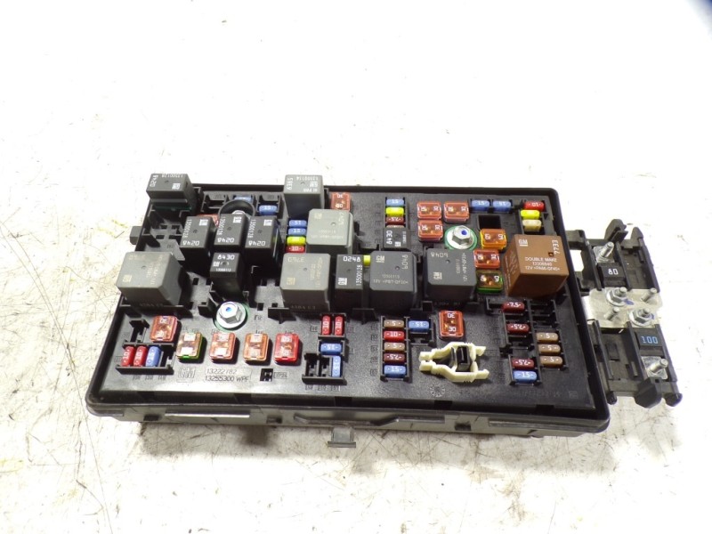 Recambio de caja reles / fusibles para opel insignia berlina 2.0 cdti referencia OEM IAM  2293357003A3R 