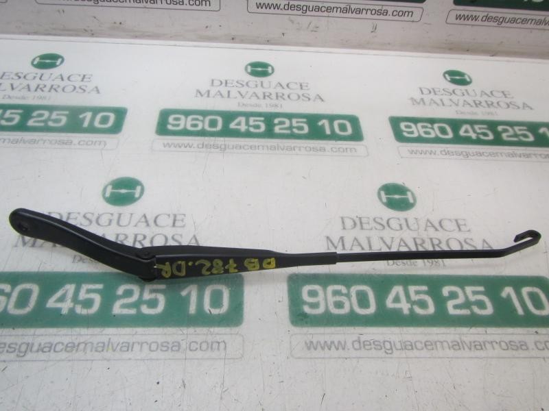 Recambio de brazo limpia delantero derecho para dacia sandero básico referencia OEM IAM 288861964R  