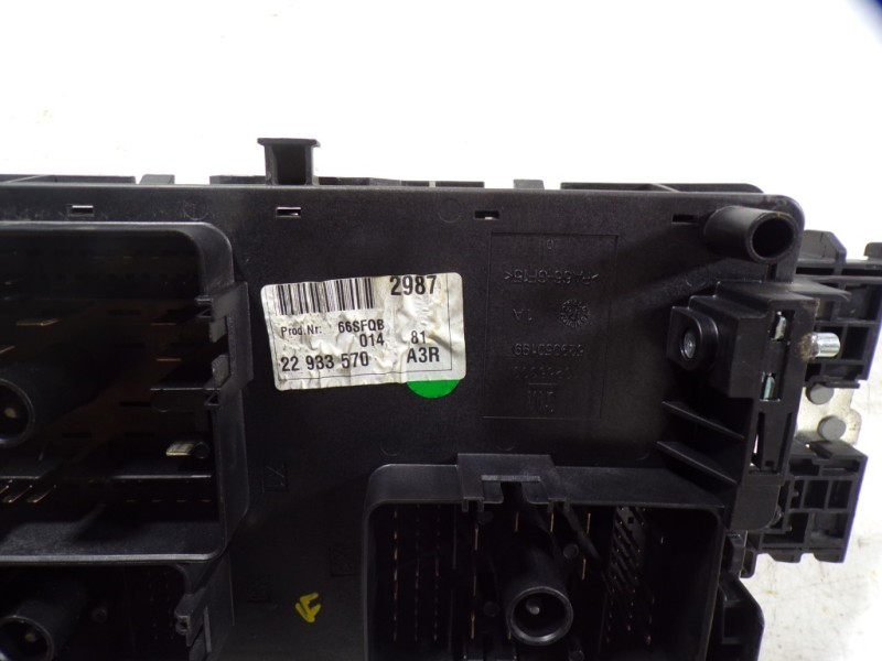 Recambio de caja reles / fusibles para opel insignia berlina 2.0 cdti referencia OEM IAM  2293357003A3R 