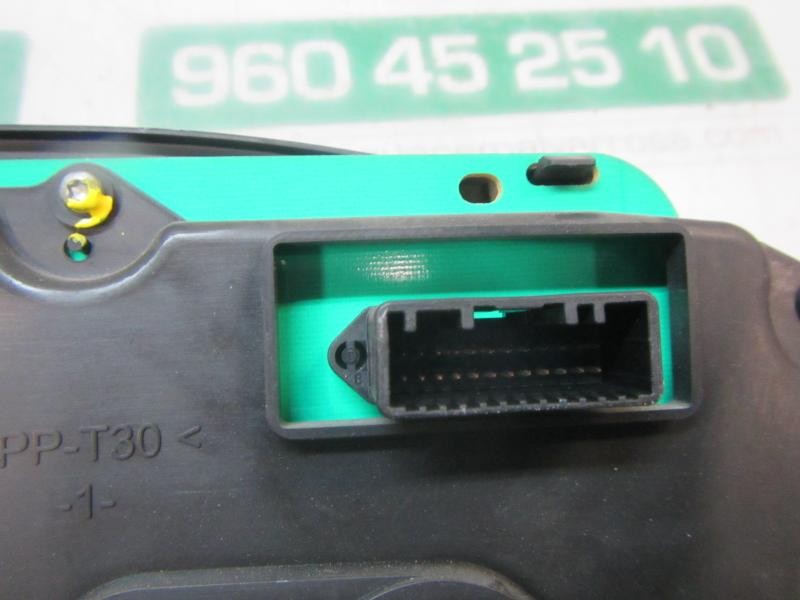 Recambio de cuadro instrumentos para dacia sandero básico referencia OEM IAM 248104354R  