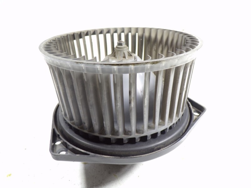 Recambio de motor calefaccion para ssangyong actyon 2.0 td cat referencia OEM IAM 6811109150 40510442 40510442