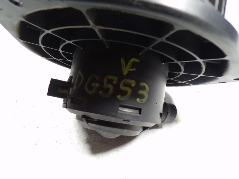 Recambio de motor calefaccion para ssangyong actyon 2.0 td cat referencia OEM IAM 6811109150 40510442 40510442