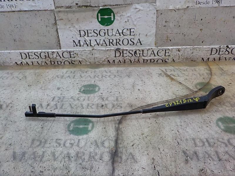 Recambio de brazo limpia delantero izquierdo para peugeot 207 1.4 hdi referencia OEM IAM   