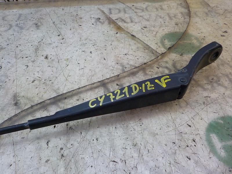 Recambio de brazo limpia delantero izquierdo para peugeot 207 1.4 hdi referencia OEM IAM   